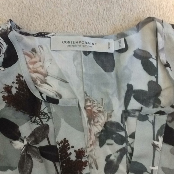 Contemporaine by Simons Floral Blouse Size XS EUC - Picture 3 of 7